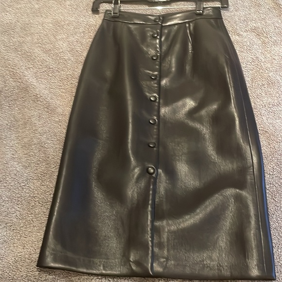 Aritzia Wilfred Manor Vegan Leather Skirt - Picture 7 of 16
